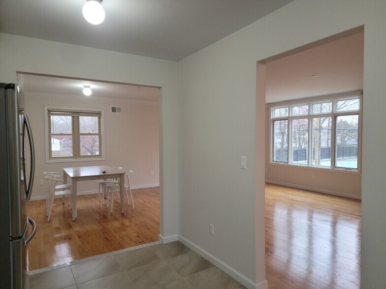 Building Photo - 65 Bard Ave