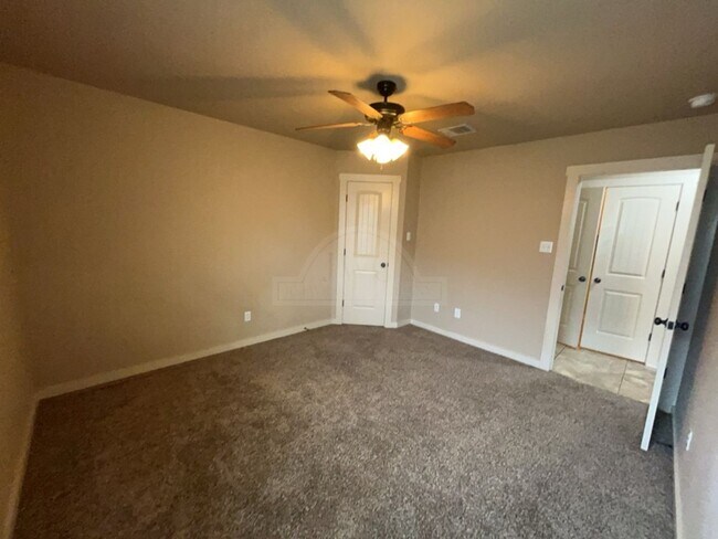 Building Photo - 3306 Lineage Loop