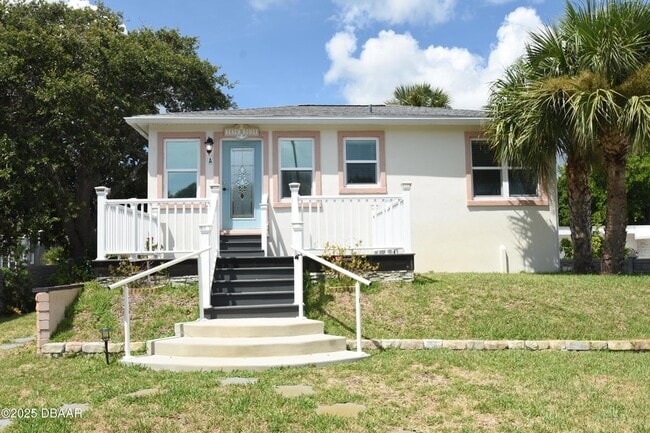Primary Photo - 403 N Oleander Ave
