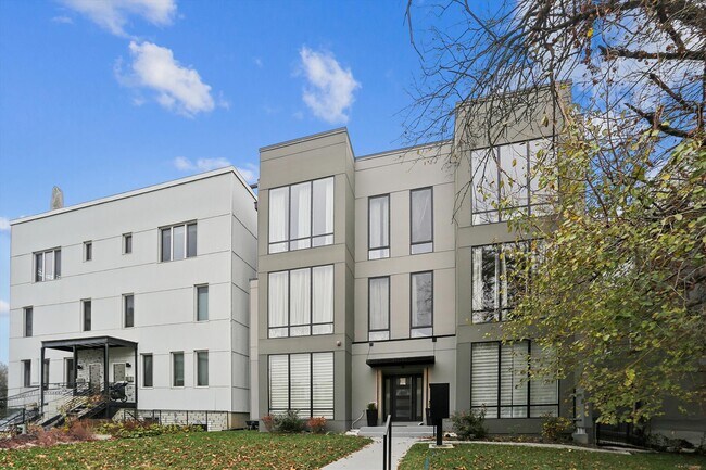 Building Photo - 517 Montana Ave NE