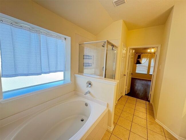 Building Photo - 9614 Ashwood Valley Dr