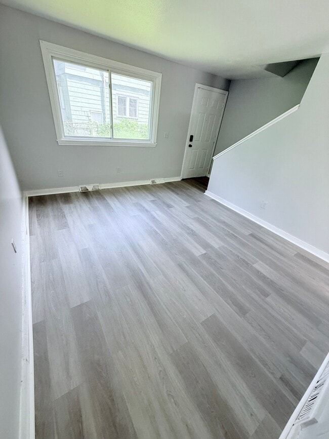 Building Photo - 161 Martin St