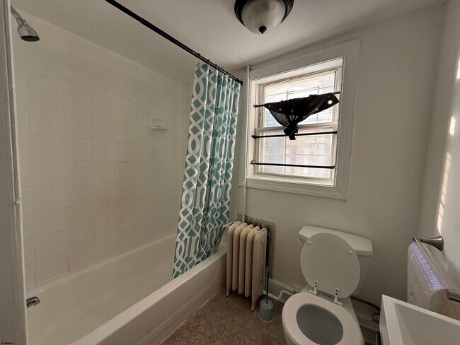 Building Photo - 821 Baltic Ave