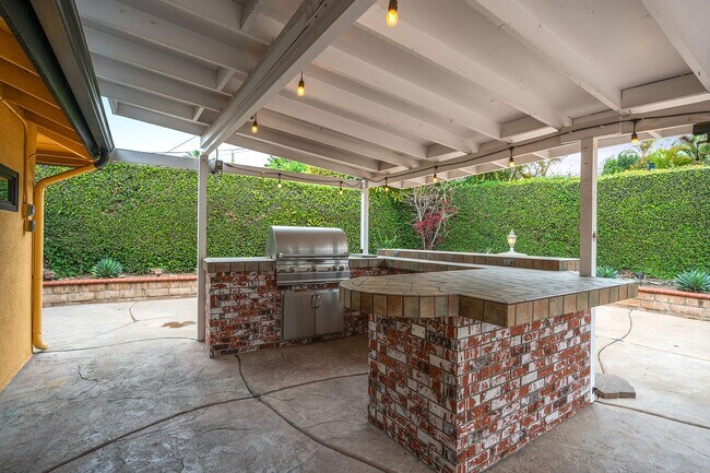 Building Photo - **724 E Cypress Ave Glendora** 4 bedroom 2 bath !!2 weeks free OAC!!