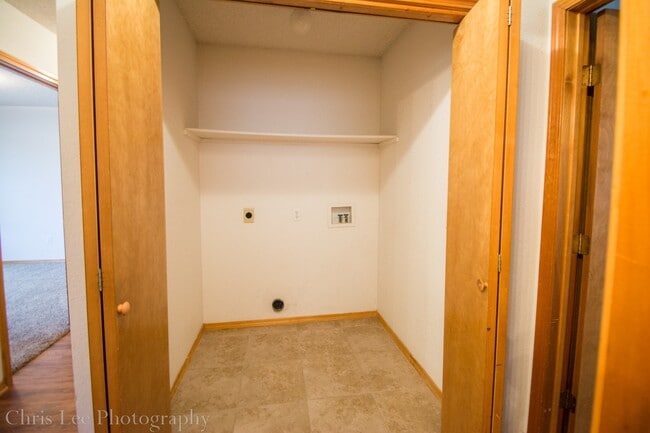 Building Photo - Very Well Kept 3BR/2BA home in Wedington Area! Great location, great yard! Ready for showings!