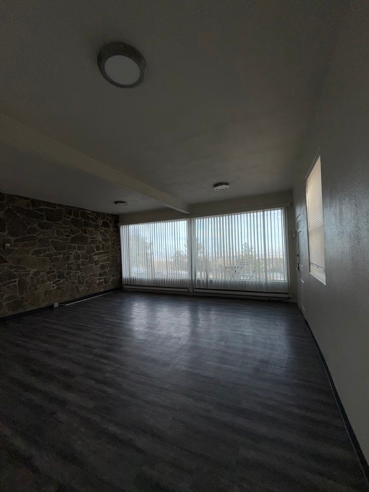 Building Photo - 1559 S Lininger Dr