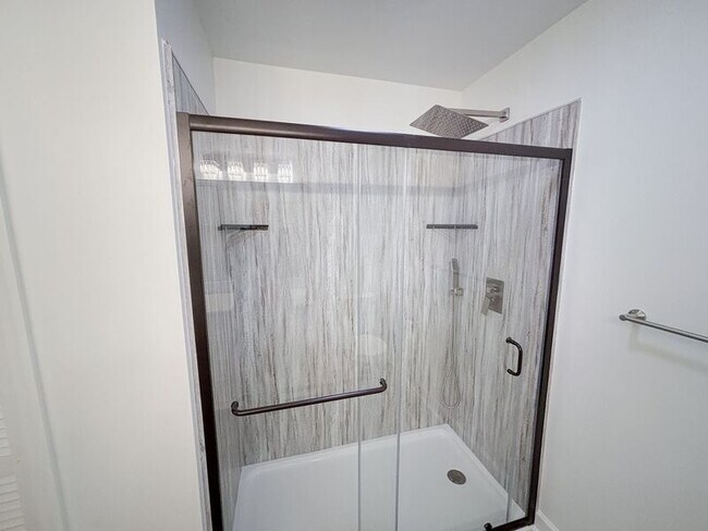 Building Photo - 104 Stratford Dr