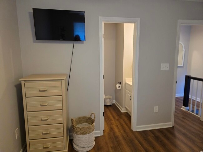 Building Photo - 1 Club Cir