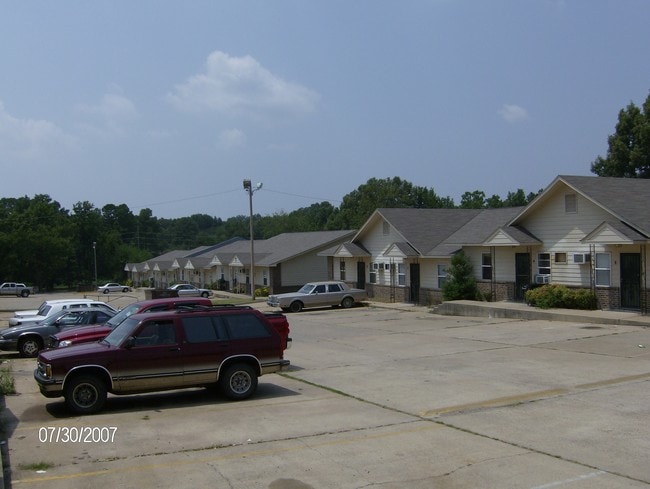 Primary Photo - Melrose Apartments
