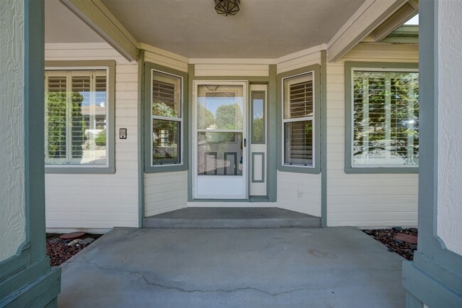 Building Photo - Freshly painted, 3 Bedroom, 2 Bath Home in...