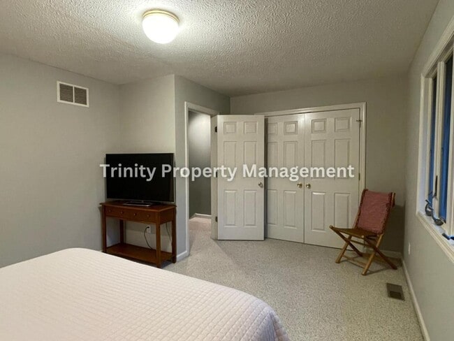 Building Photo - 206 Aaron Smith Dr