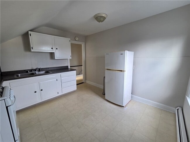 Building Photo - 292 Pleasant St