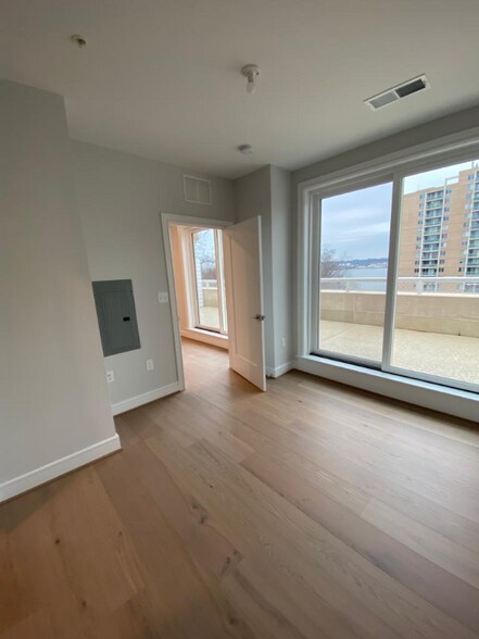 Building Photo - 635 Slaters Ln