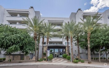 Building Photo - 945 E Playa Del Norte Dr