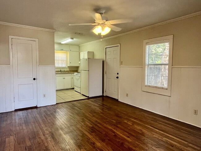 Building Photo - Tech Terrace Area Home with Private Yard & Washer/Dryer