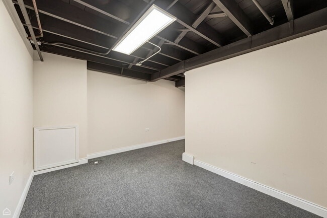 Building Photo - 805 Norfolk Ave