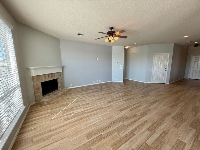 Building Photo - 5 bedroom, 3 bathroom home off TPC Parkway!