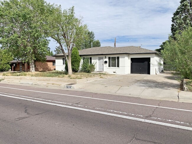 Building Photo - UPTOWN UPDATED 3/BD 2/BA 1/CG