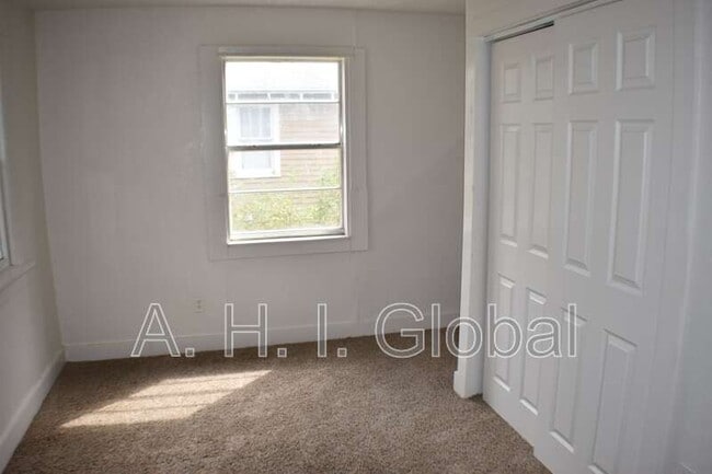 Building Photo - 3904 S Tyler St