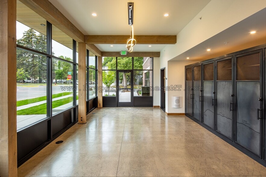 Building Photo - 824 S 8th Ave