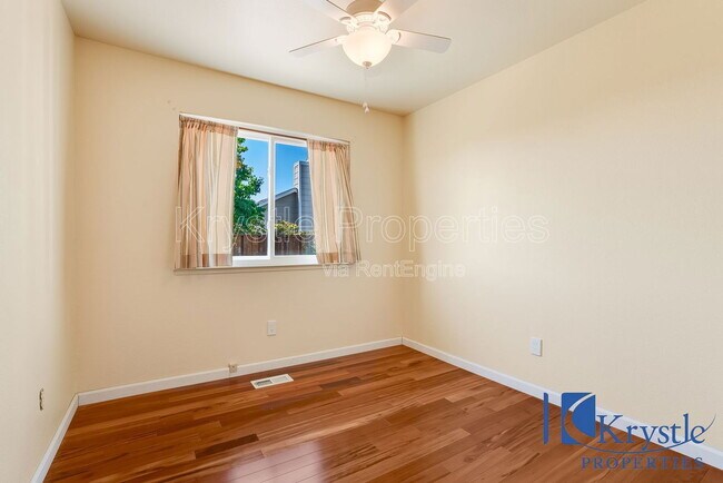 Building Photo - 530 N Regatta Dr