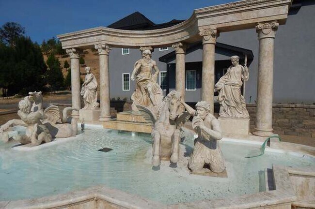 Building Photo - Furnished one Bedroom Apartment on 27 Acre Estate | Available Now