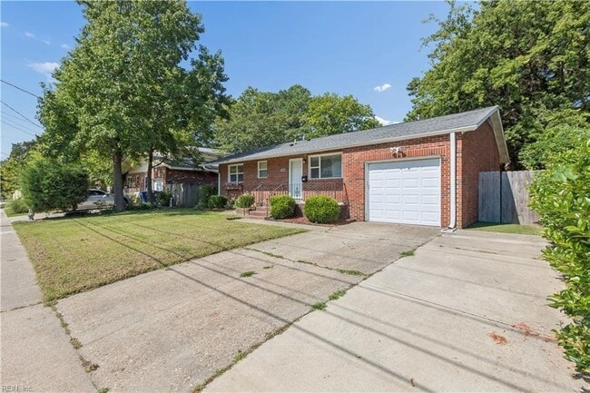 Building Photo - 9505 Beaumont St