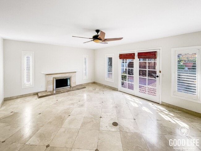 Building Photo - Stunning 4B/2.5BA House in Escondido!