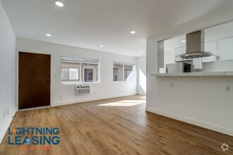 Building Photo - Modern & Chic 1-Bedroom in the Heart of No...