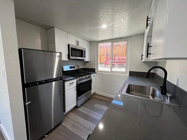 Building Photo - Creekside Apartments