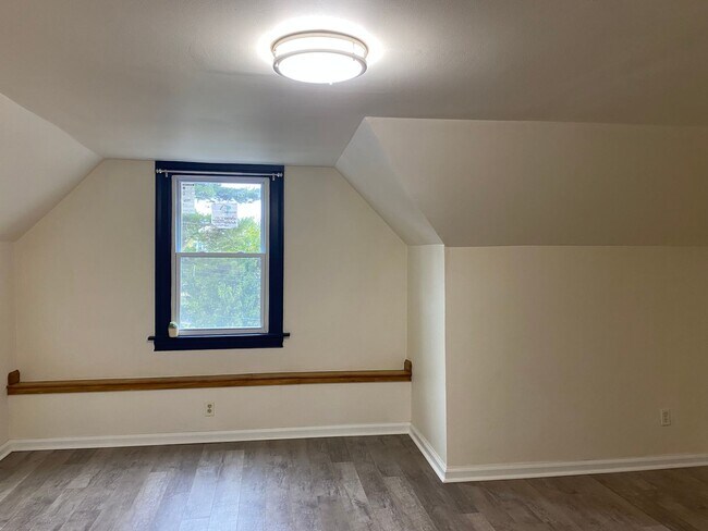 Building Photo - 192 Sheridan