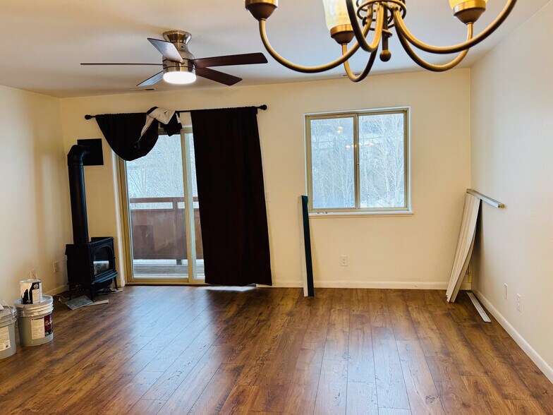 Living Room - 201 Ryan Gulch Rd