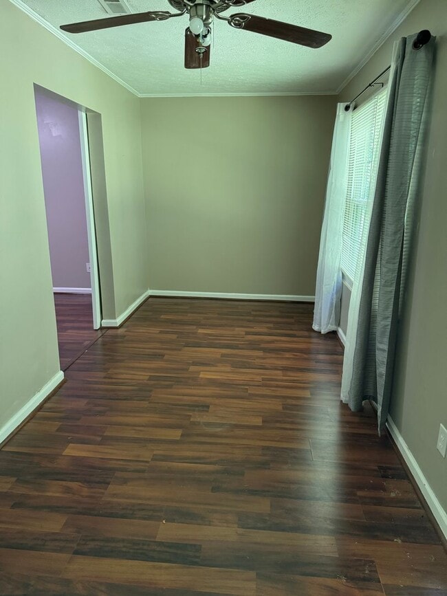 Building Photo - 2 Bedroom || 2 Bathroom - Single Level Tow...