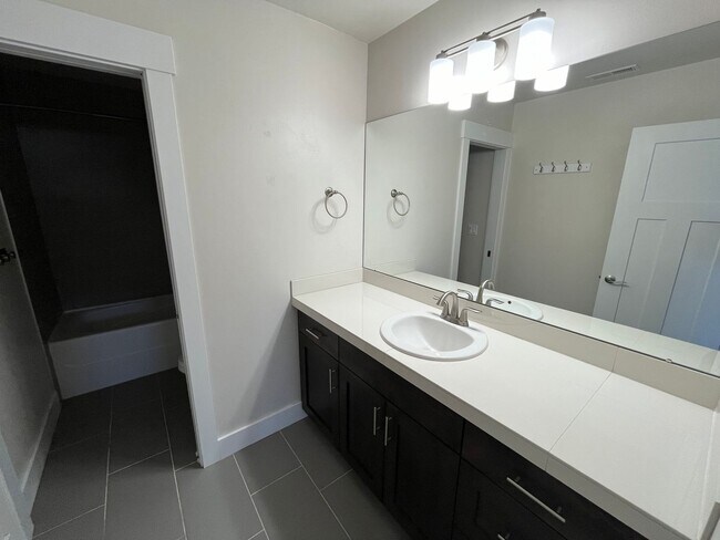 Building Photo - Beautiful 3 Bed/2.5 Bath Home in NW Bend - Fields Street