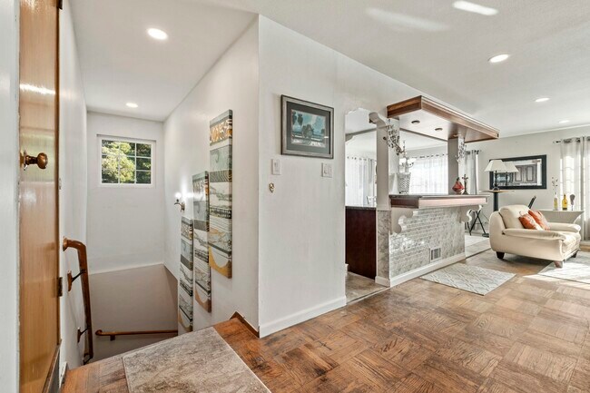 Building Photo - 611 Blanken Ave