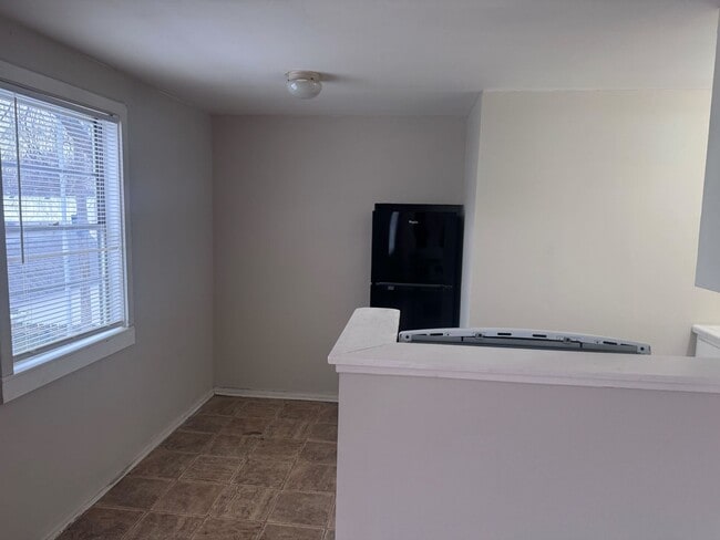 Building Photo - Home Sweet Home