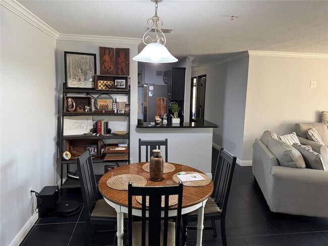 Building Photo - 1950 Summer Club Dr