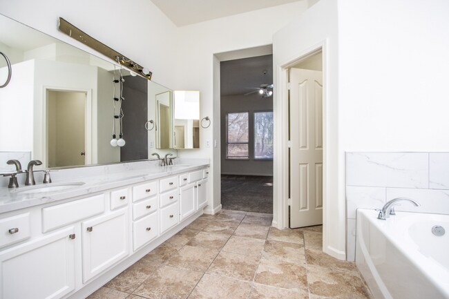 Building Photo - 4BR Total Remodel