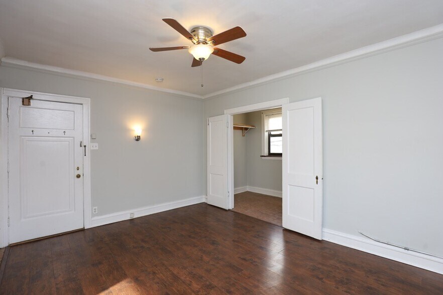 Building Photo - 4349 N Damen Ave