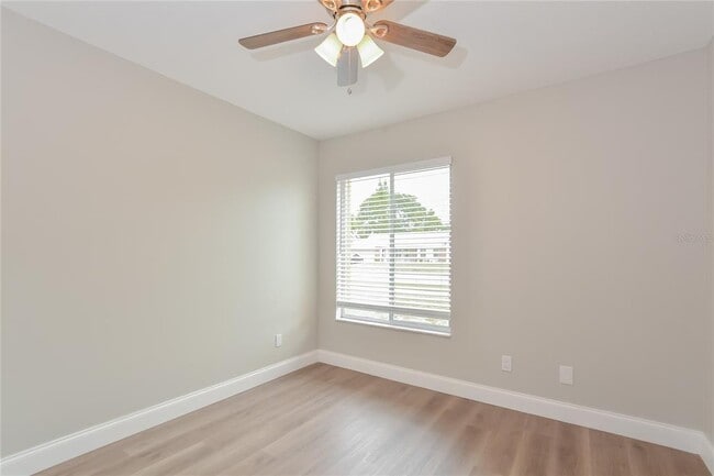 Building Photo - 304 Sir Lawrence Dr