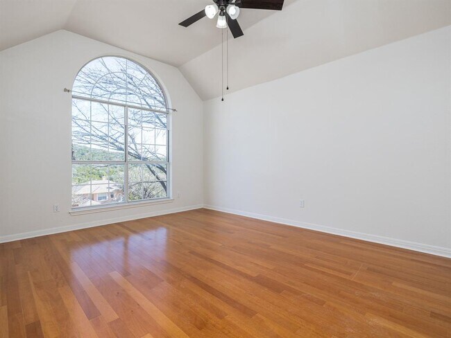 Building Photo - 7730 Lakewood Dr