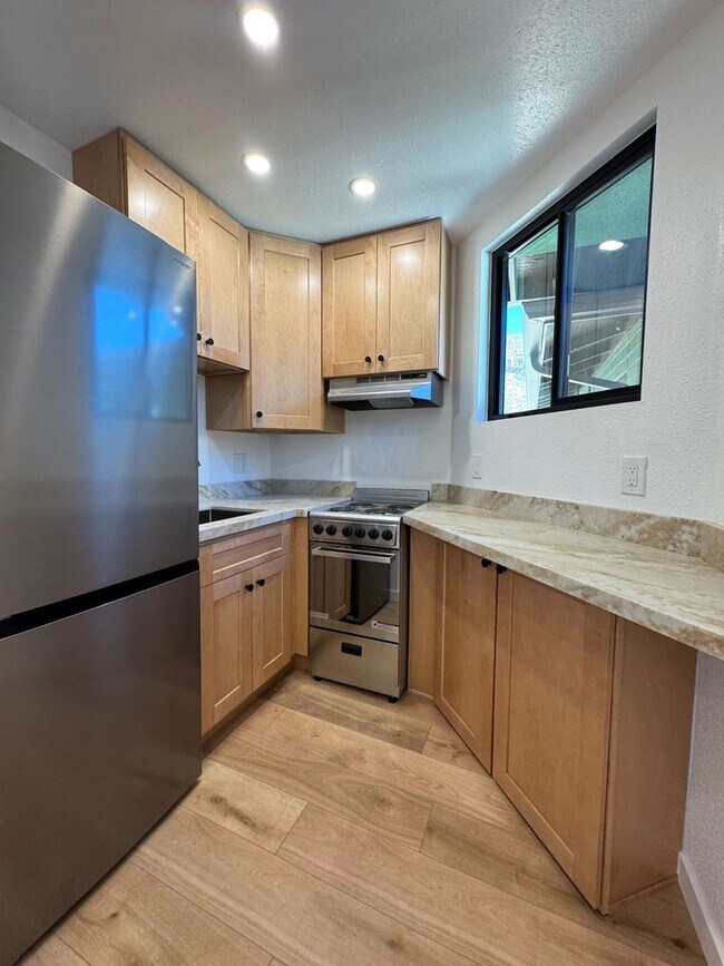 Building Photo - 8220 Edison Dr