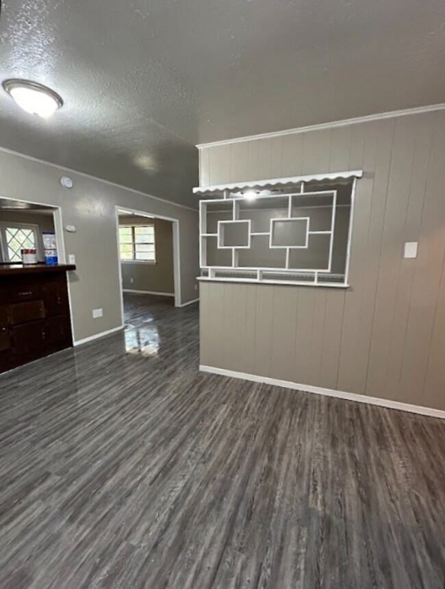 Building Photo - 3101 Del Rancho Rd