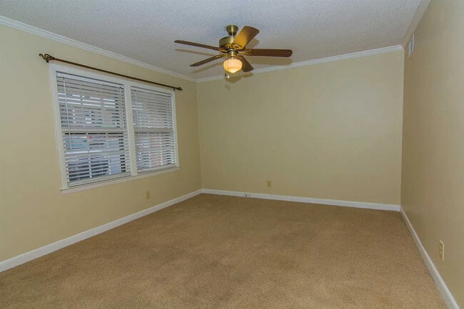 Building Photo - Spacious 3-Bedroom, 2-Bath Condo Available!