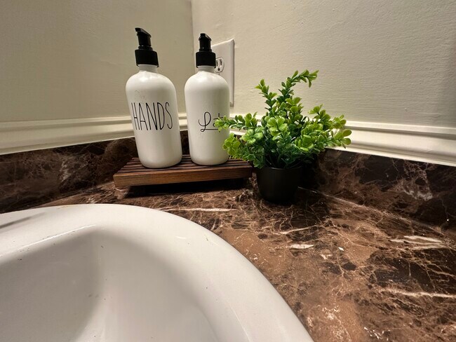 Building Photo - 100 Robbins Ave