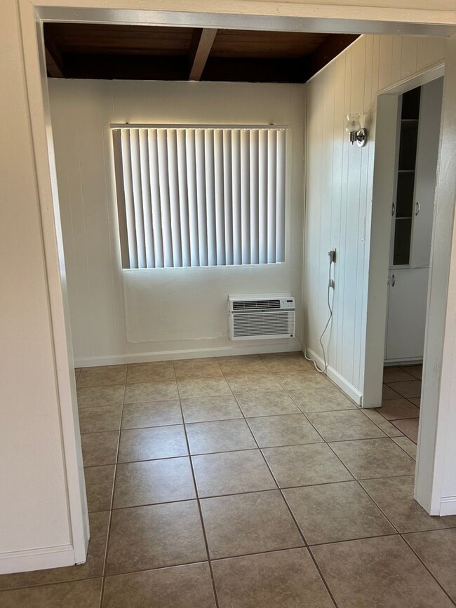 Building Photo - Duplex, 1 bed 1 bath