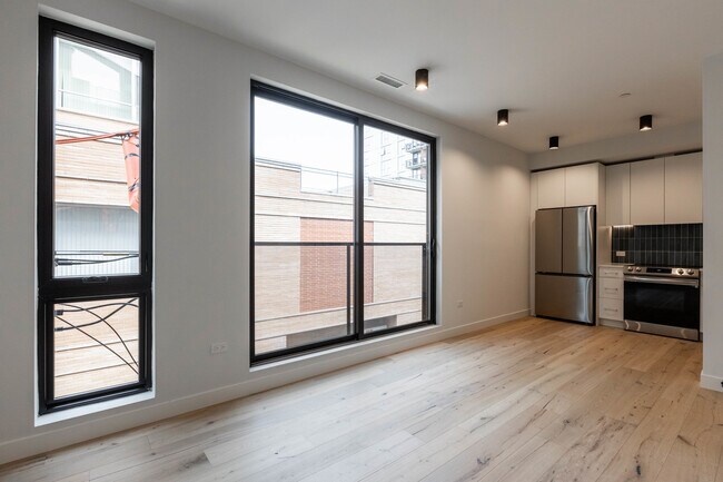 Building Photo - 1712 Oak Ave