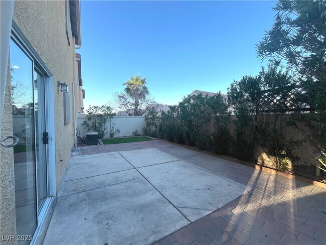 Building Photo - 2523 N Madre Grande St