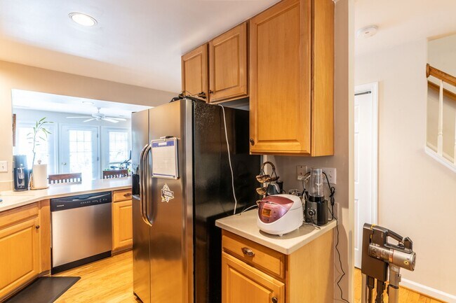 Building Photo - 1463 Glenside Green - River Run Townhome!