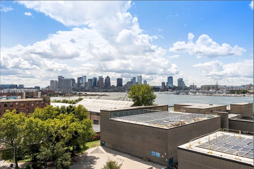 Building Photo - 305 Border St